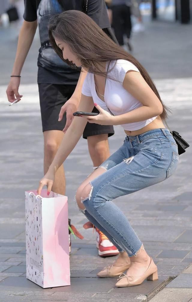 满满的|街拍美女满满的一波狗粮啊有对象就了不起啊