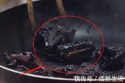 做飯|本以為劉雨昕的糖醋排骨夠黑暗了，看到周揚青煎的香腸，災難現場！