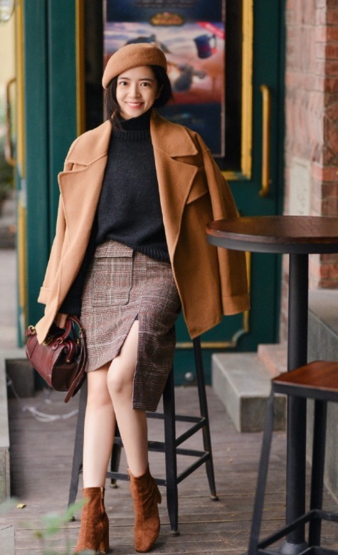 小姐姐|大衣下面别穿牛仔裤了,试试半身裙吧,温柔显气质,40+也能驾驭