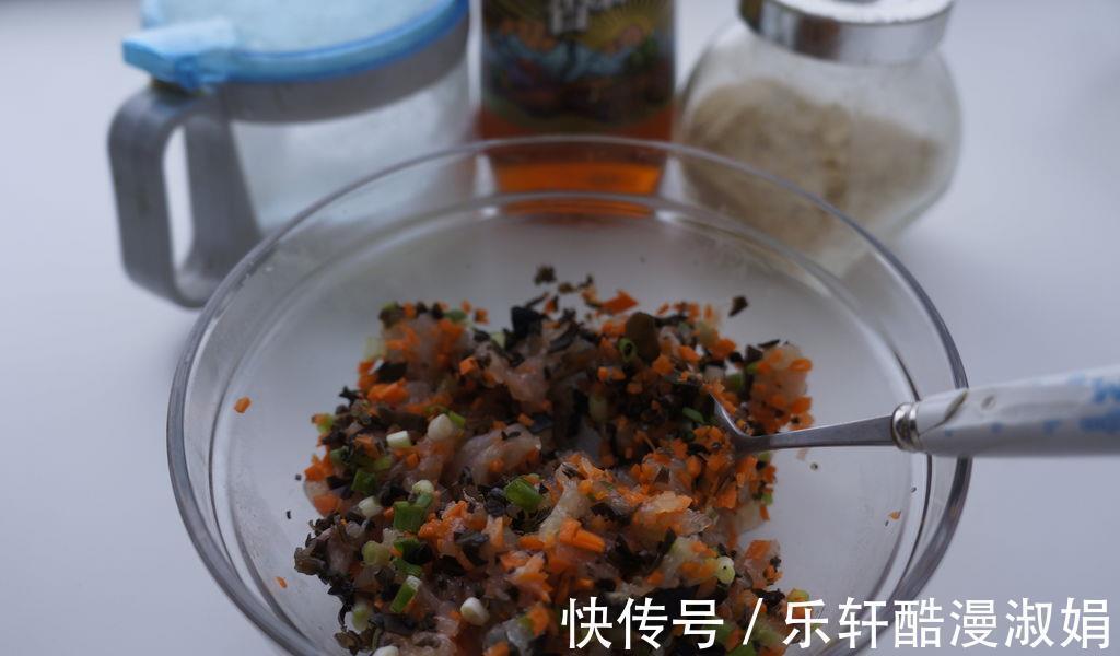 鸡肉|白萝卜鸡肉卷的家常做法，鲜香味美，好吃到根本停不下来
