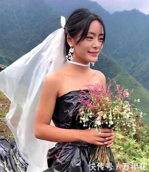材质|又一位“黑婚纱新娘”走红,看到她婚纱的材质后,网友:真节俭