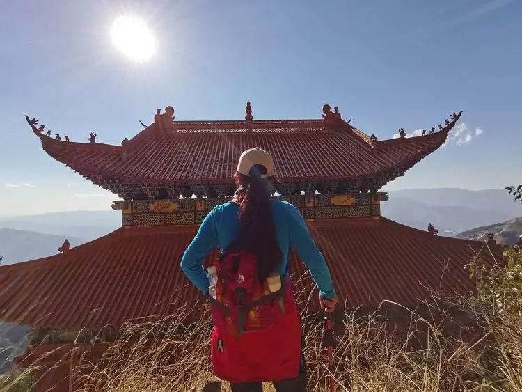 指南村|登顶东川小牯牛山——慈悲殿