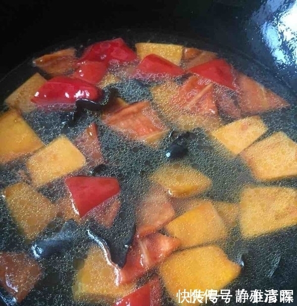 “疙瘩汤”最好吃的做法，加上南瓜面，味道鲜美，好吃到不想停