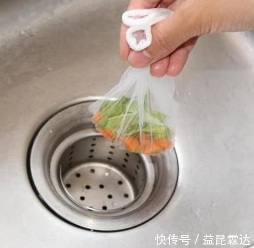 下水道|下水道被油污堵住,不要用热水冲,用1个小妙招几分钟就恢复通畅