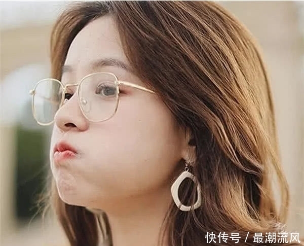 如果女生脸上没有这4个缺陷,就可以放心戴眼镜,颜值upup!