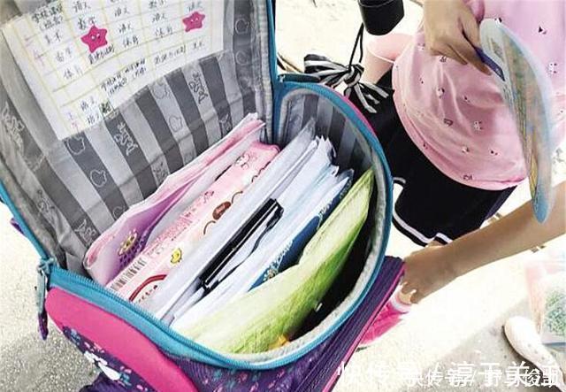 题海战术|“儿子的书包我拎不动”初一孩子书包重达20斤,网友的评论很中肯