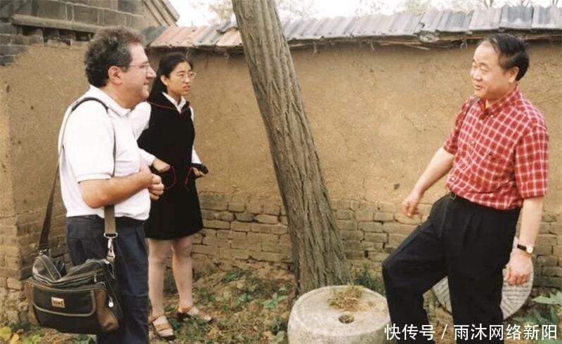 莫言本该获得敬重,为何读者却对他冷言冷语?你看他做了啥