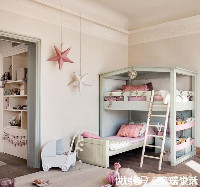 转角|二胎家庭不做上下铺,越来越多人都把2张床靠墙放,中间做收纳柜