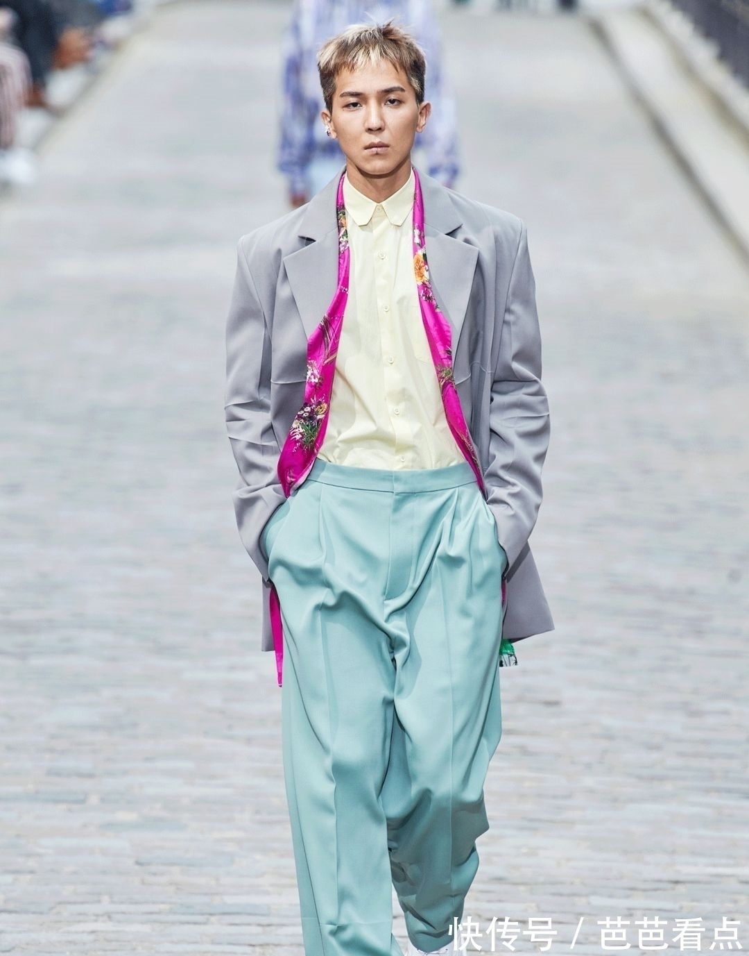 virgil|小时候玩的换装贴纸、QQ秀,竟成了现在最时髦的玩意