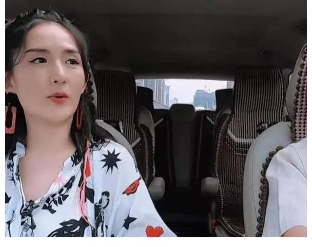 節(jié)目組給足面子請(qǐng)她復(fù)出,奈何強(qiáng)演煽情,觀眾紛紛換臺(tái)