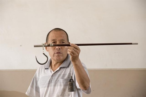 手工|阜南民间老手艺——手工制秤