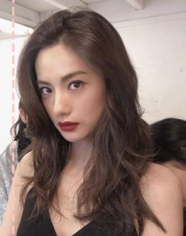 减龄 女人过了50岁,就别乱剪头发,今年流行的发型,减龄又时尚