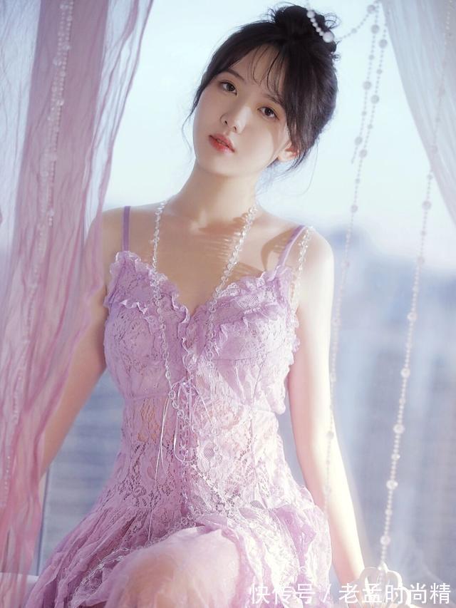 连衣裙 美女的这身紫色连衣裙怎么样?轻纱薄裙尽显优雅和甜美,我很喜欢