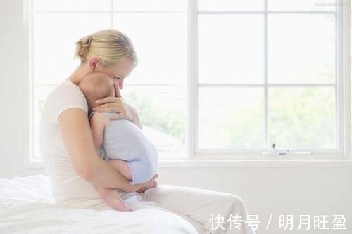 小家伙|婴儿一抱就不哭?科学依据:这是人类进化的“逃生本能”所致
