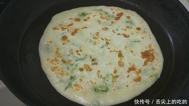 食材|葱花饼这样做太香了,多加1种食材,外酥里软,凉了也不硬,解馋