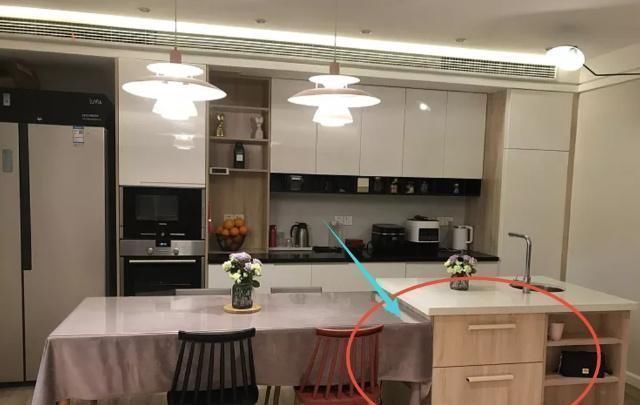 电视墙|越来越多人装修做减法,客厅不要电视墙,这么装住三代人也不过时