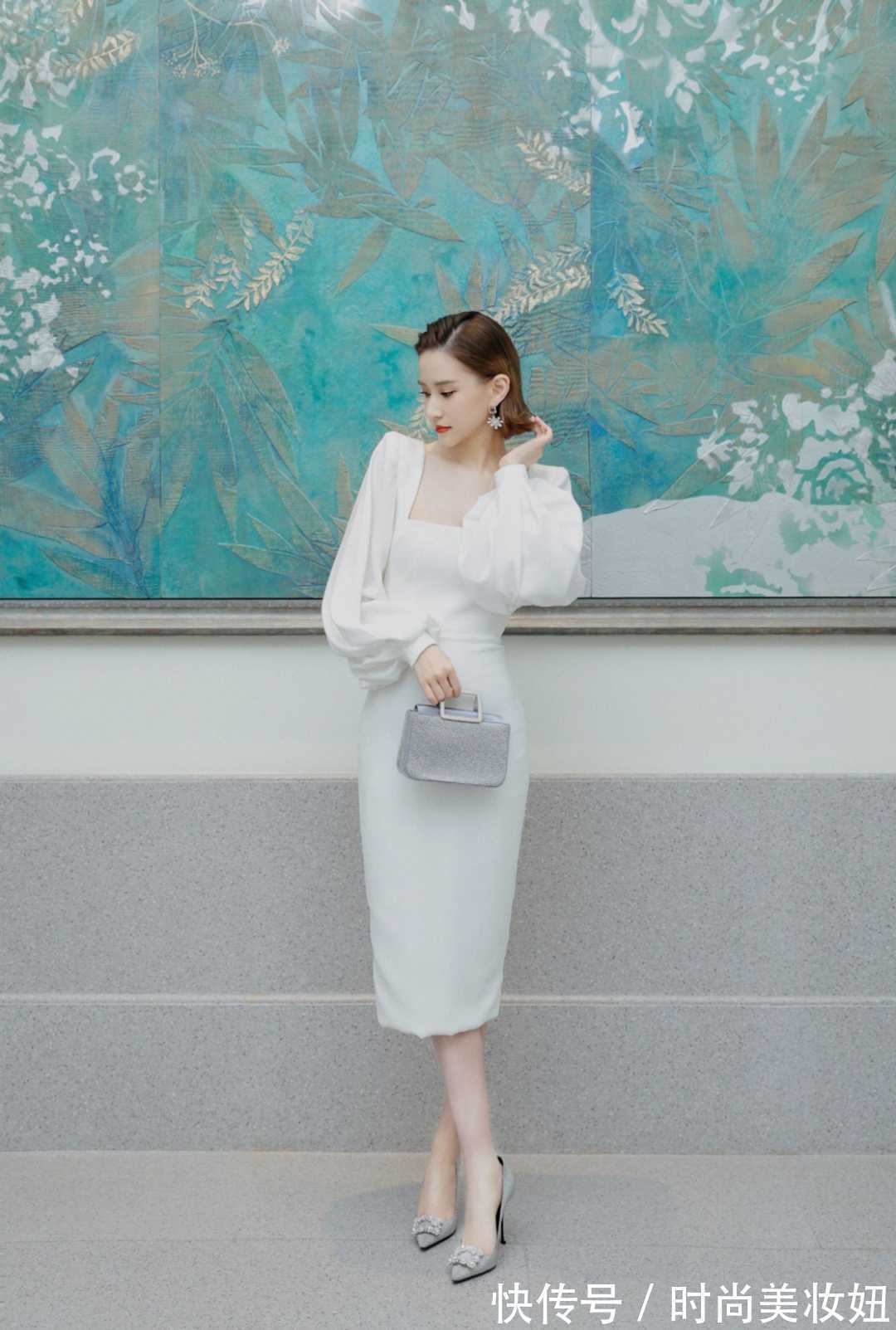 白色连衣裙 何超莲穿出真正的“名媛风”,一袭白色连衣裙优雅大方,真高级