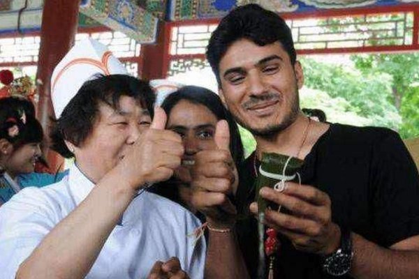 游客|巴基斯坦游客中国卖茶叶,结账时老板做法,让小伙感动