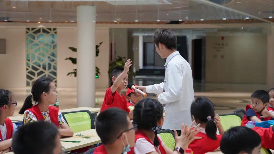 小读者们|打卡最美图书馆！六图迎来10位来自合肥的小读者