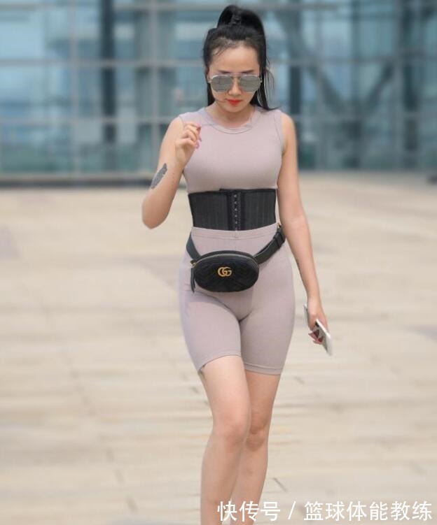 女性 打底裤穿出女性自信美，个性的搭配让你产生“优越感”！