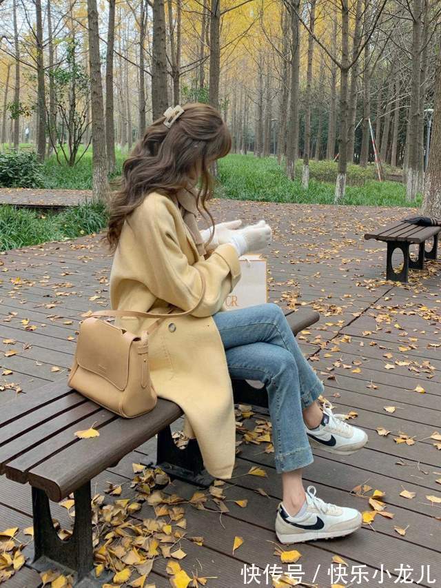 美女 秋冬大衣内搭选什么才好看,记住几个搭配技巧,让你变成大美女