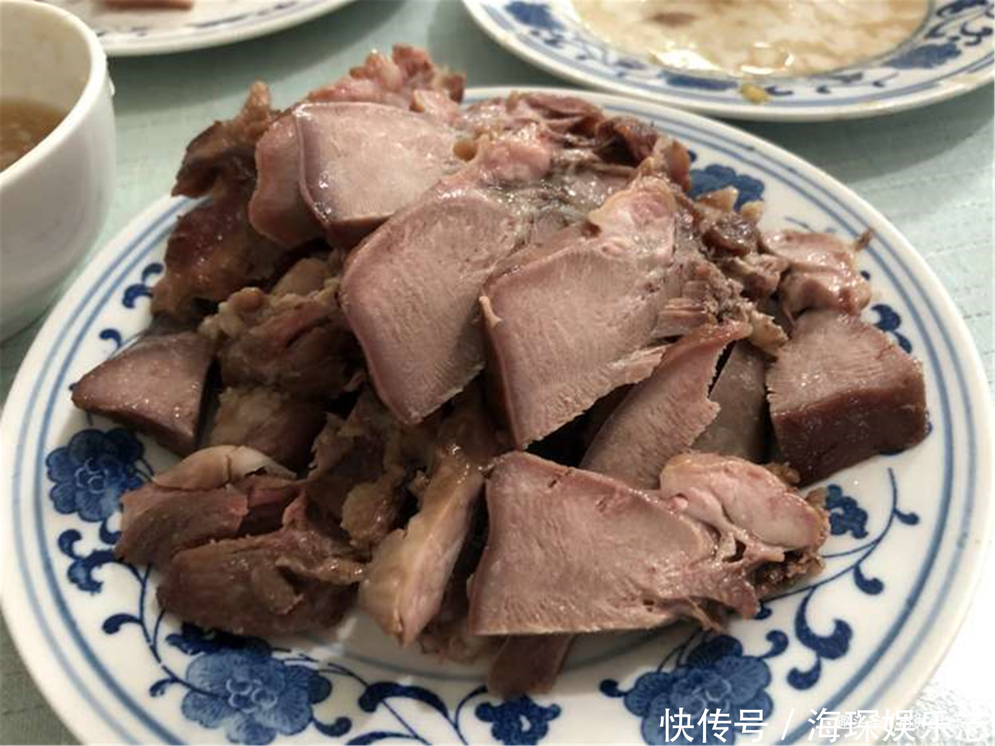 同学|老同学开车千里找我,没去大饭店,小店点6盘菜,同学太懂我了