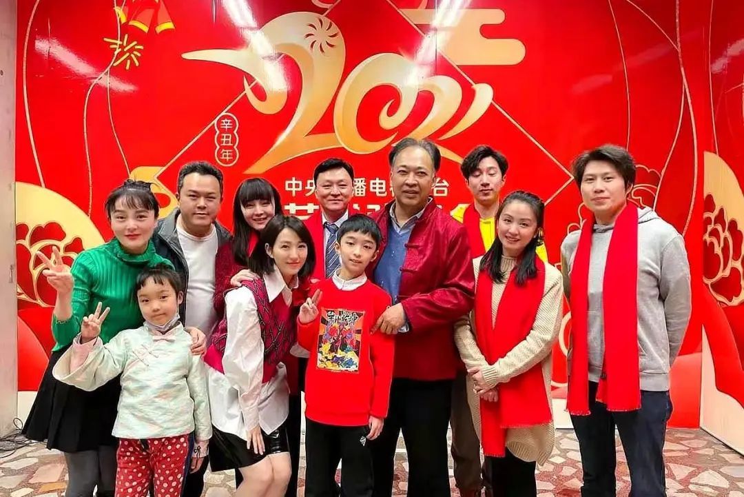 武汉伢王玥鑫登春晚,温情演绎封城记忆,比看明星还惊喜