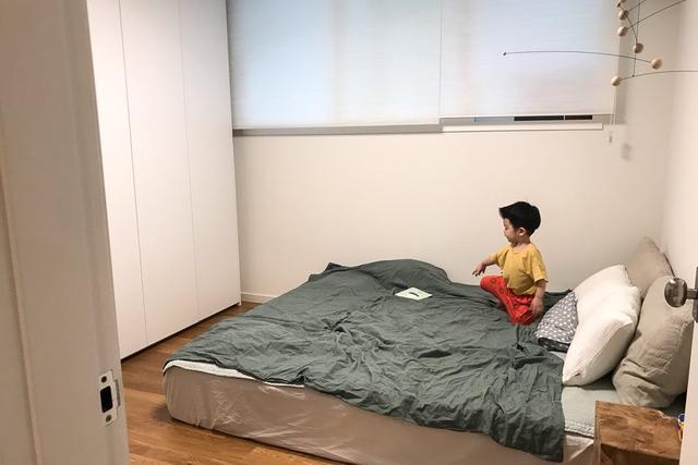 韩国|韩国极简主义小夫妻的家，养了娃依旧不多买，住了4年还像新房