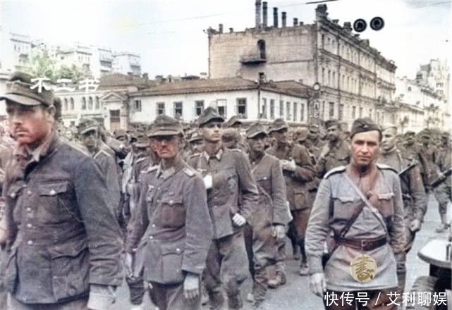 德军战俘|上色老照片：莫斯科战俘大游行，镜头下的德军满脸沮丧和悲伤