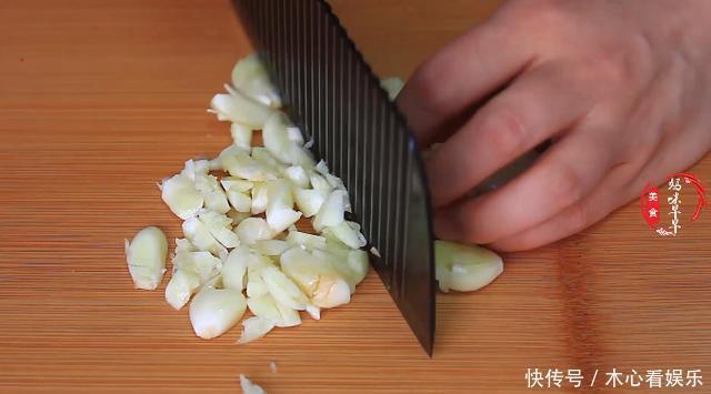  鸡腿肉|拌凉菜时，最忌直接加生抽，记住“211”，拌什么凉菜都香