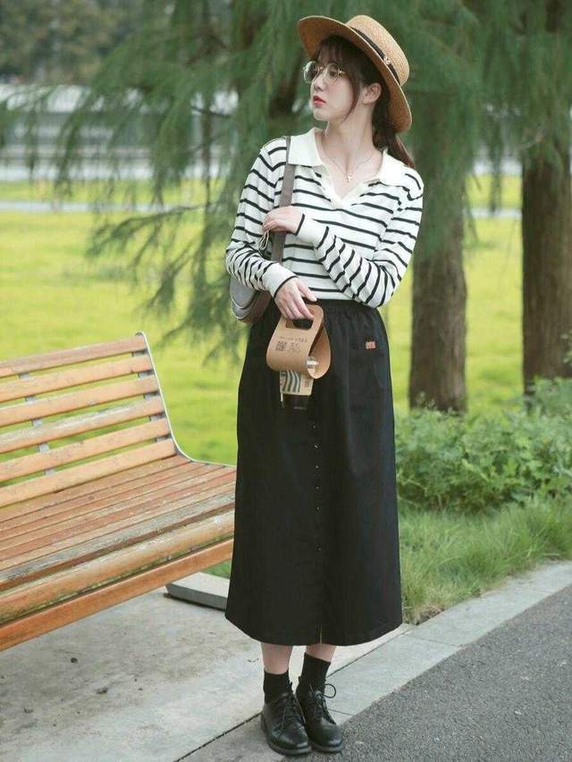 平底鞋|小个子和微胖穿搭如何避雷?条纹衫搭配半身裙,能提升气质还洋气