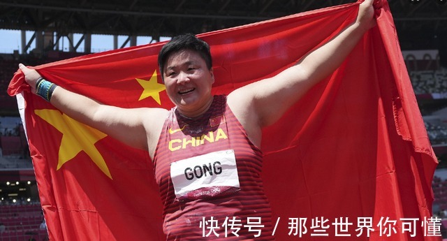 奥运冠军|奥运冠军巩立姣撞脸暖羊羊,身材虽然“大码”,玩起叠穿却很时髦!