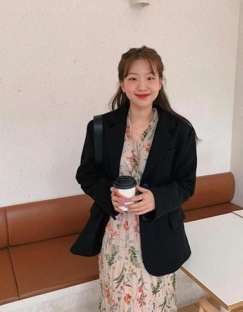 开春的薄外套，这4件一定要买，百搭还特显气质