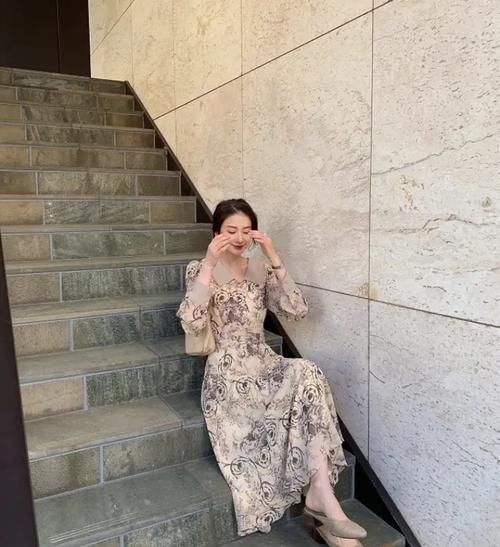 初春最时髦的3款连衣裙，5种搭配法则，掌握多种风格