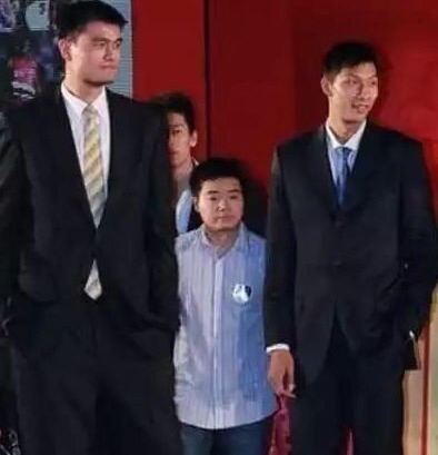 和姚明合影瞬间,朱婷小鸟依人,丁俊晖想哭,