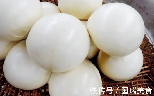 老师傅|蒸馒头，用冷水还是用热水好老师傅教你4招，馒头香软蓬松！