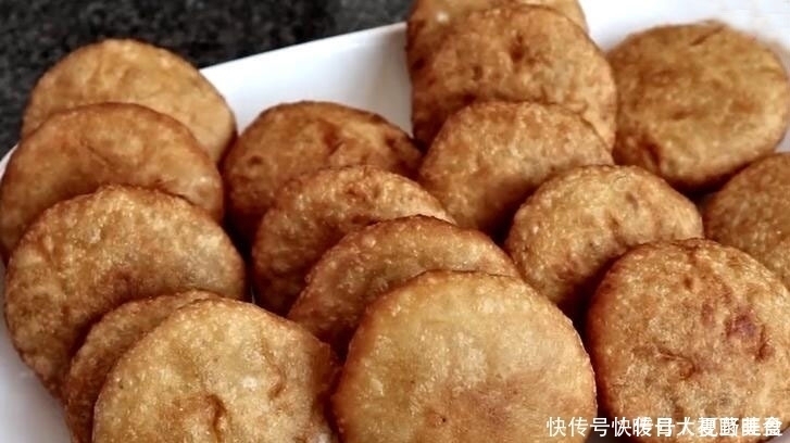 夏天，早餐给孩子做它吃，开水一烫，金黄酥脆，2分钟做好，好吃