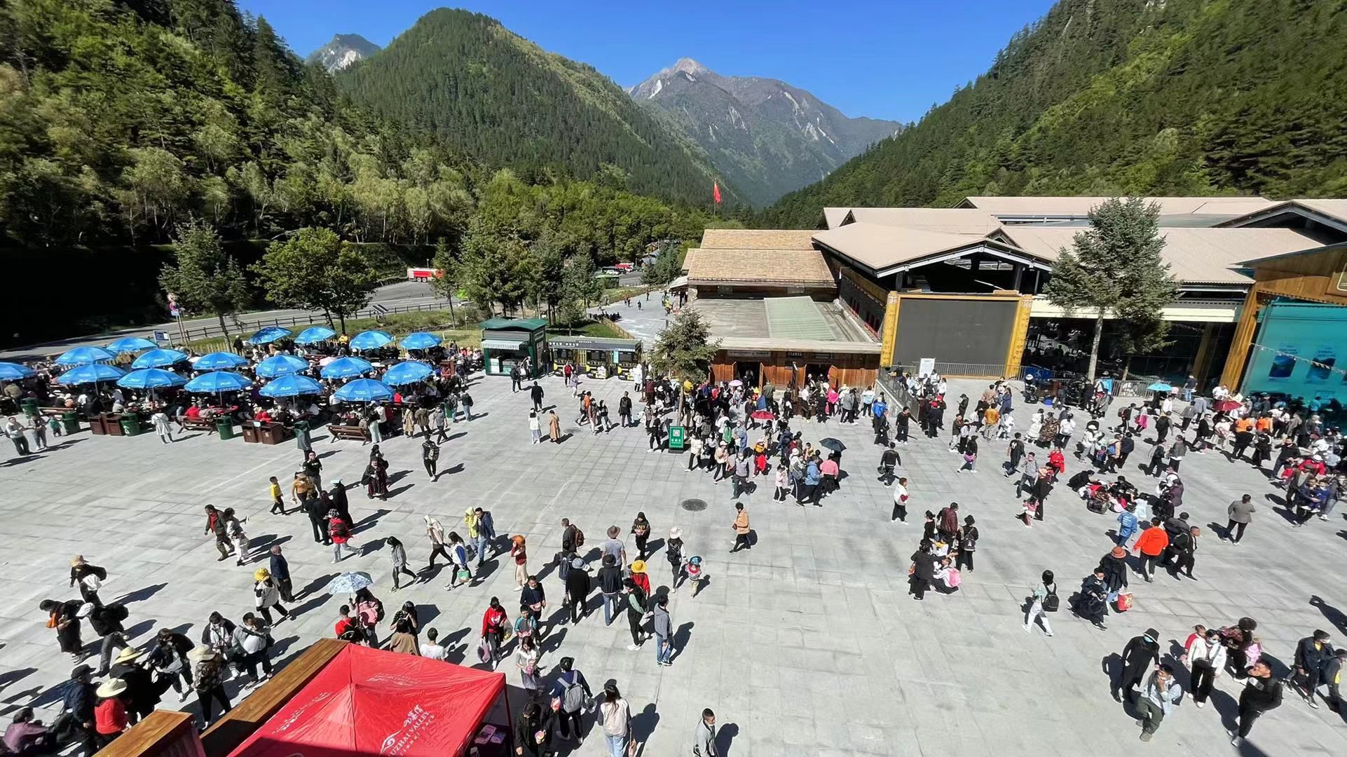 景区|九寨沟景区“补妆”归来受热捧，客流量是去年同期两倍