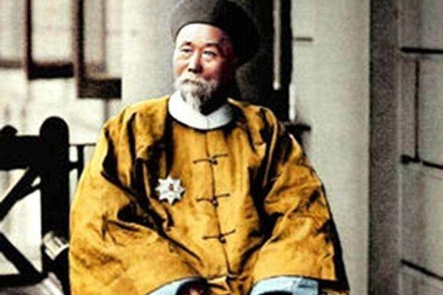 外交事宜|李鸿章宴请外国人吃饭,吃到一半没菜了,他灵机一动成就了一道名菜