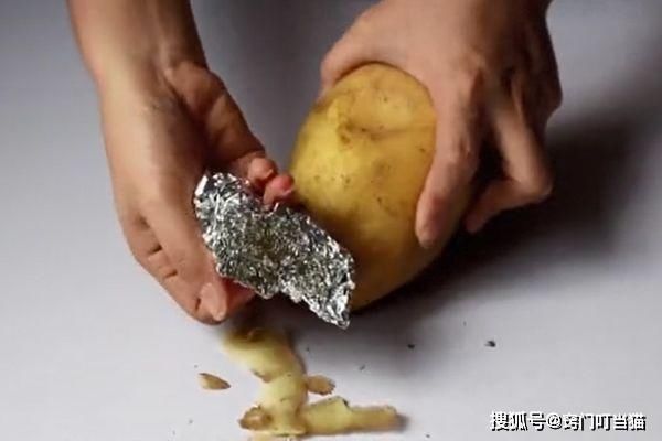 去皮|土豆去皮根本不用刀,只需一张纸,又快又干净还不浪费
