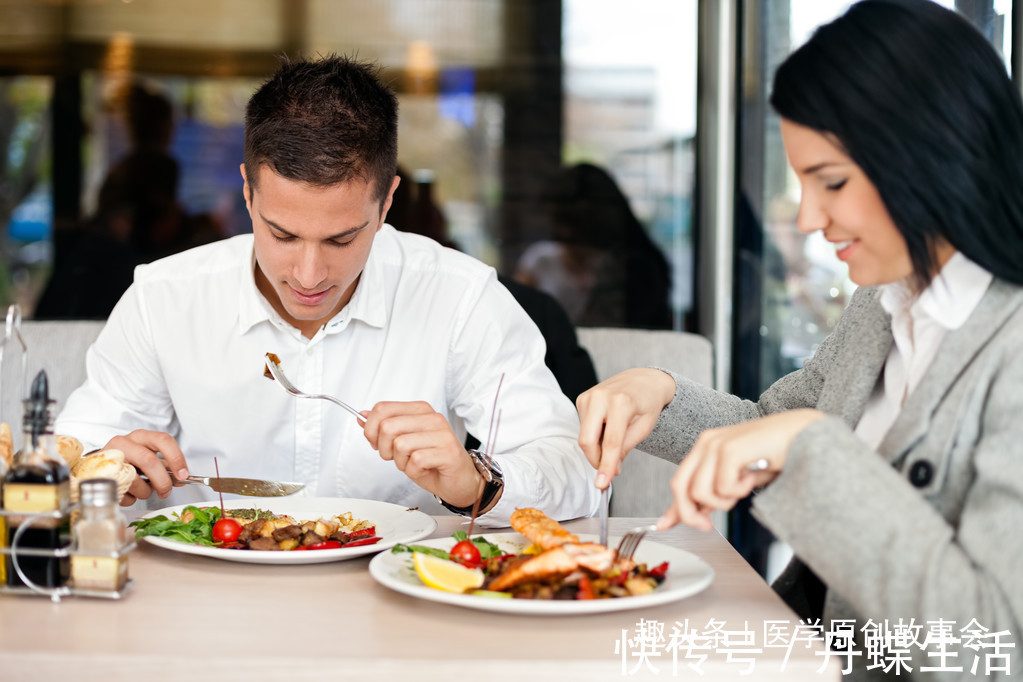 好习惯|寿命长的女人，晚餐常有四个好习惯，若你四个都有，恭喜很健康