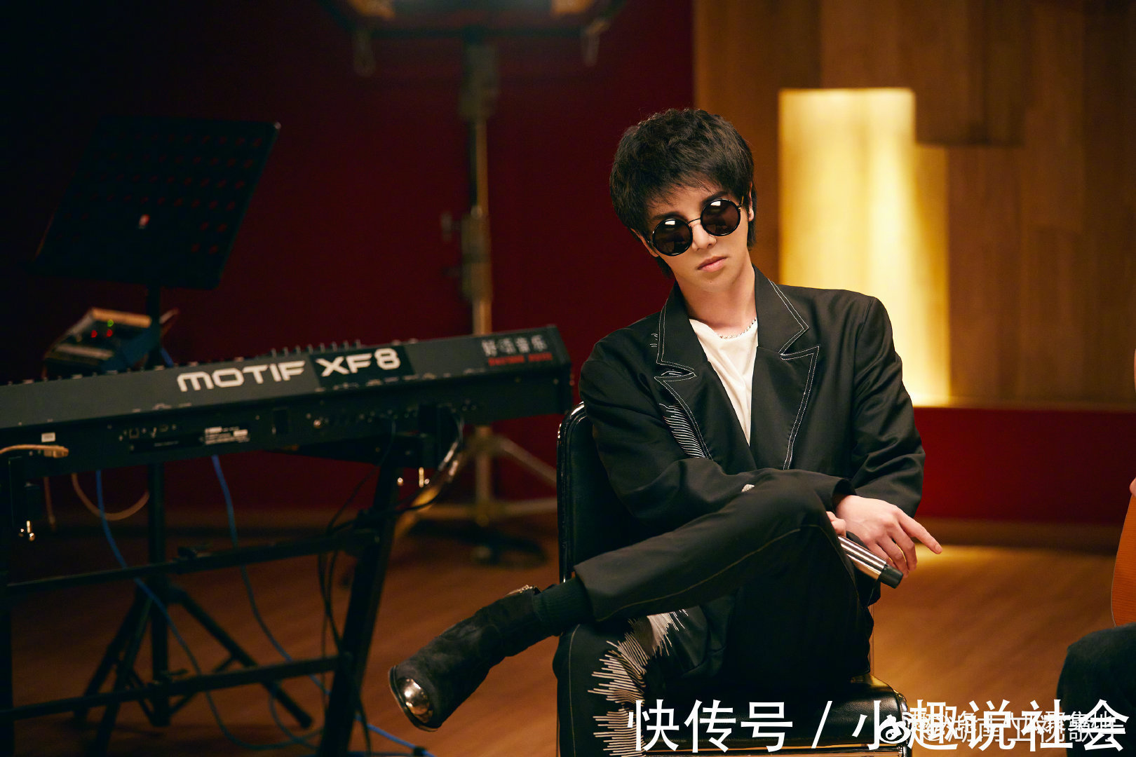 魂斗罗|华晨宇《荒野魂斗罗》玩转极致风格，以极简风重释音乐战士