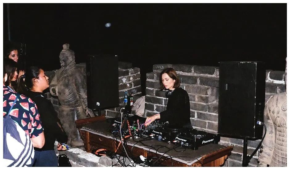 Nina Kraviz：Techno DJ的地下与主流