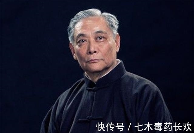 徒弟@京剧大师张学津一生无子,逝世后全体徒弟跪拜:我们都是您的儿子