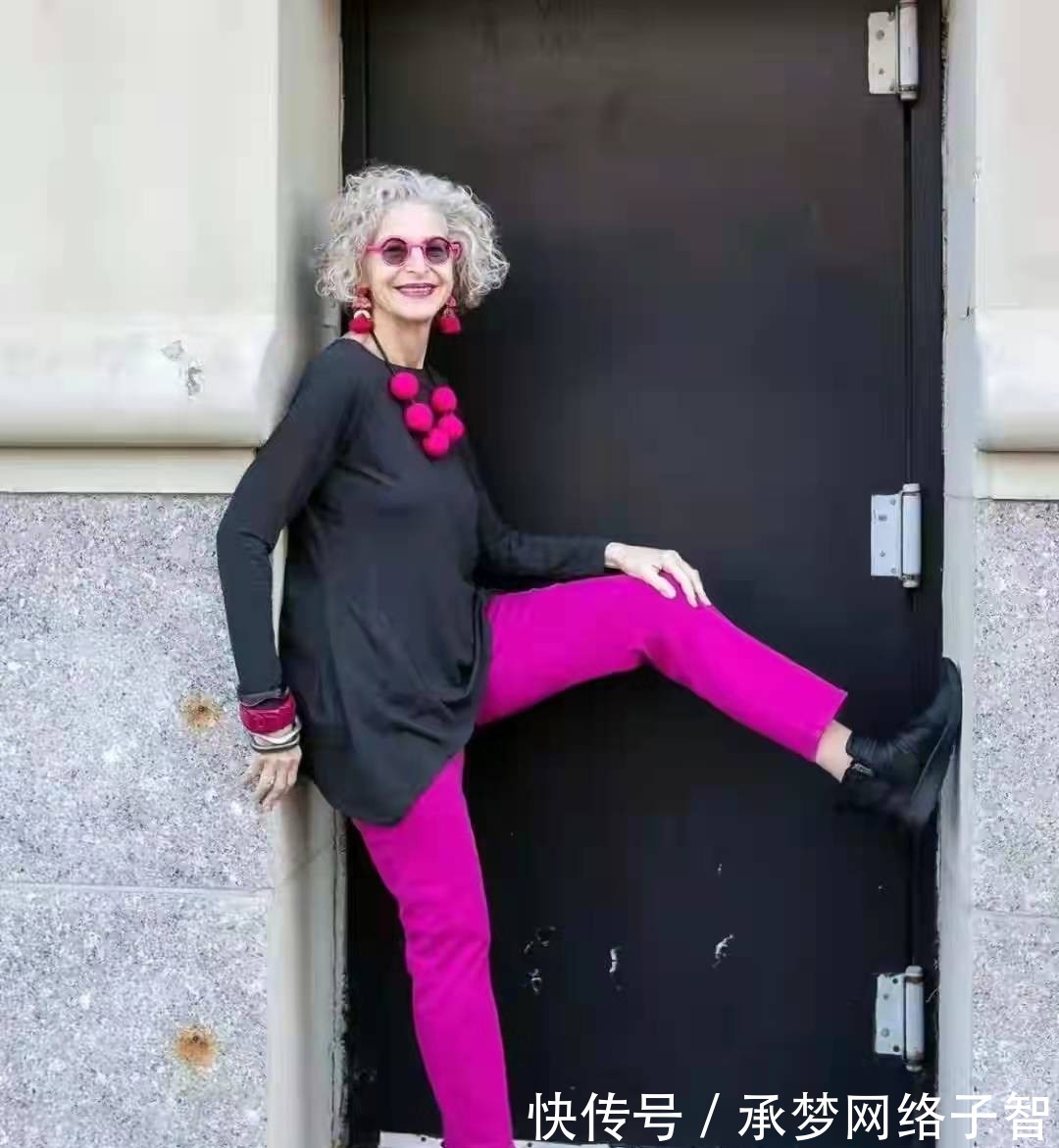 服装|看完中外两位“大龄奶奶”穿搭,才明白什么叫“美人在骨不在皮”