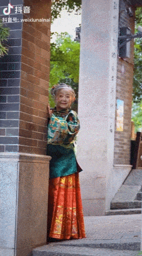 刘维秀$这位77岁的奶奶,穿上汉服也太惊艳了