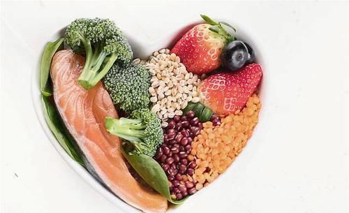 提醒老年人：4类食物虽然很美味，但可能会伤身