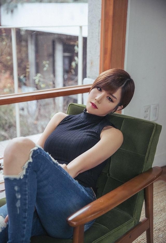 性感|眼神妩媚的美女模特,留着酷酷的短发,看起来性感又迷人