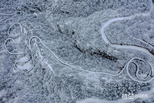 老年|山东迎牛年初雪：空中视角看淄博潭溪山秒变“童话世界”