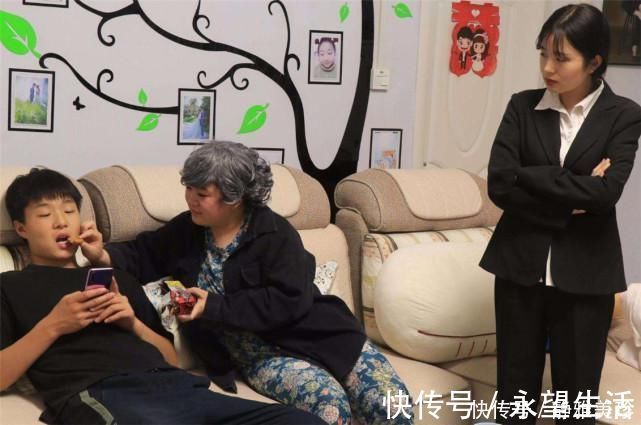 母子|母子俩点3碗面,刚出门,老板叹气这妈妈以后连养老院都没得住